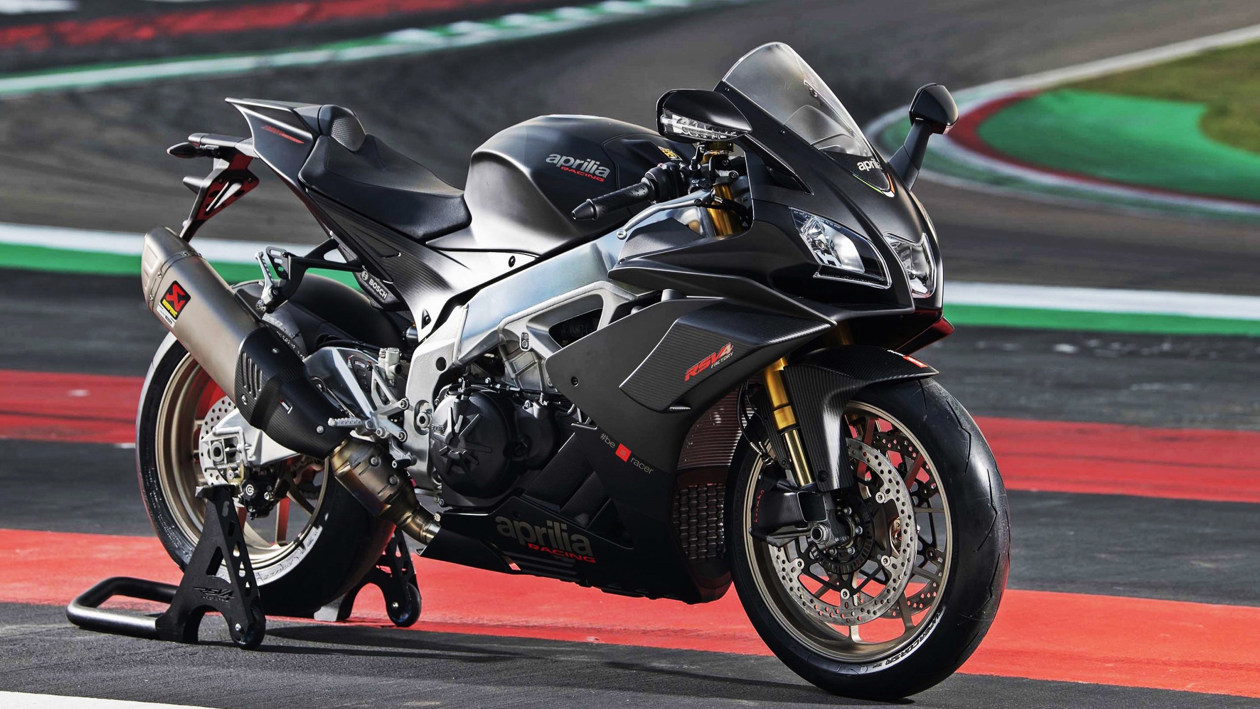 LPL海外粉丝群体不断扩大中文解说走向世界,英雄联盟国外解说视频