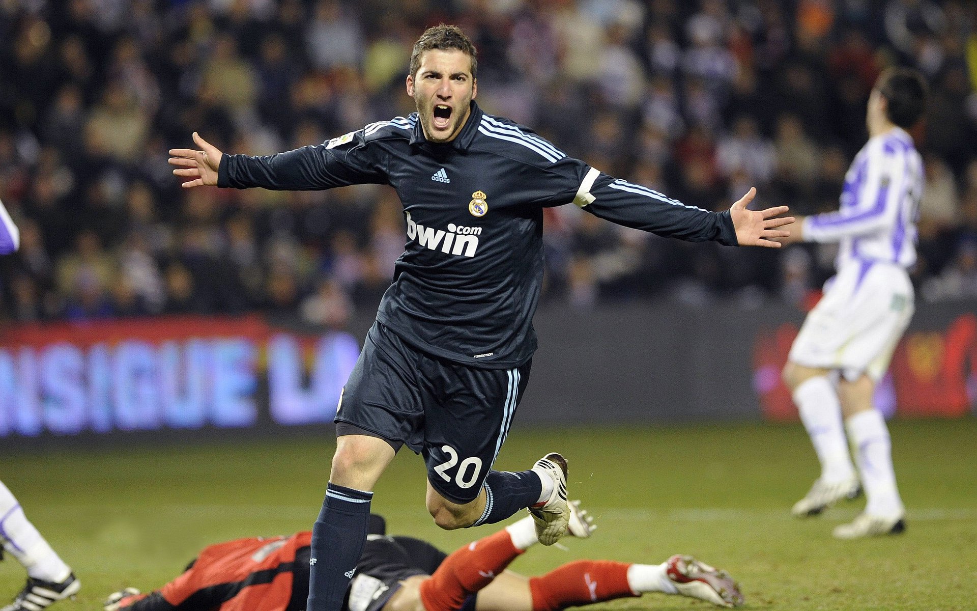 “安赫尔·巴尔博萨的突破与配合能力,帮助阿根廷美洲狮队实现战术多样化”